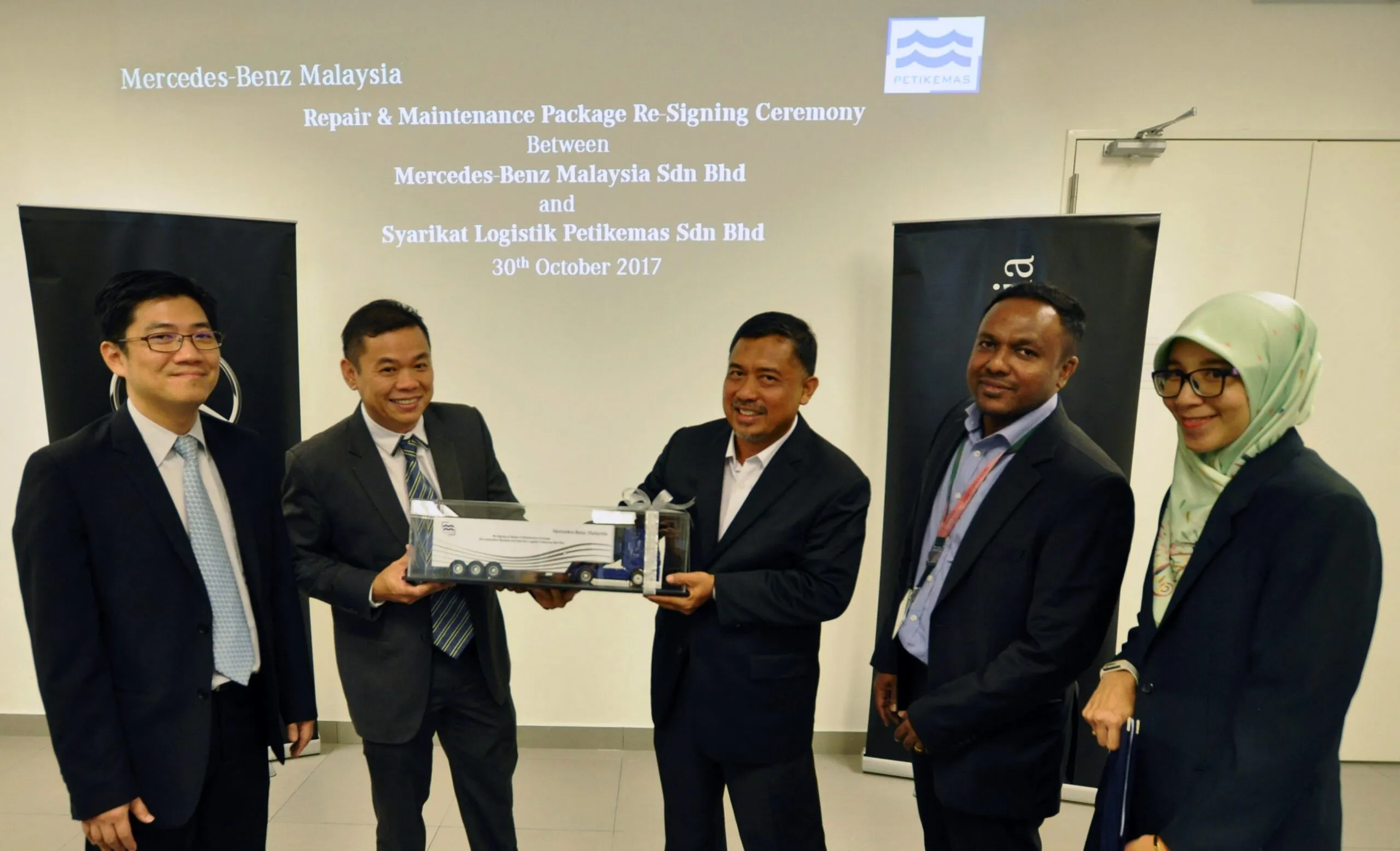 Mercedes-Benz Malaysia Syarikat Logistik Petikemas
