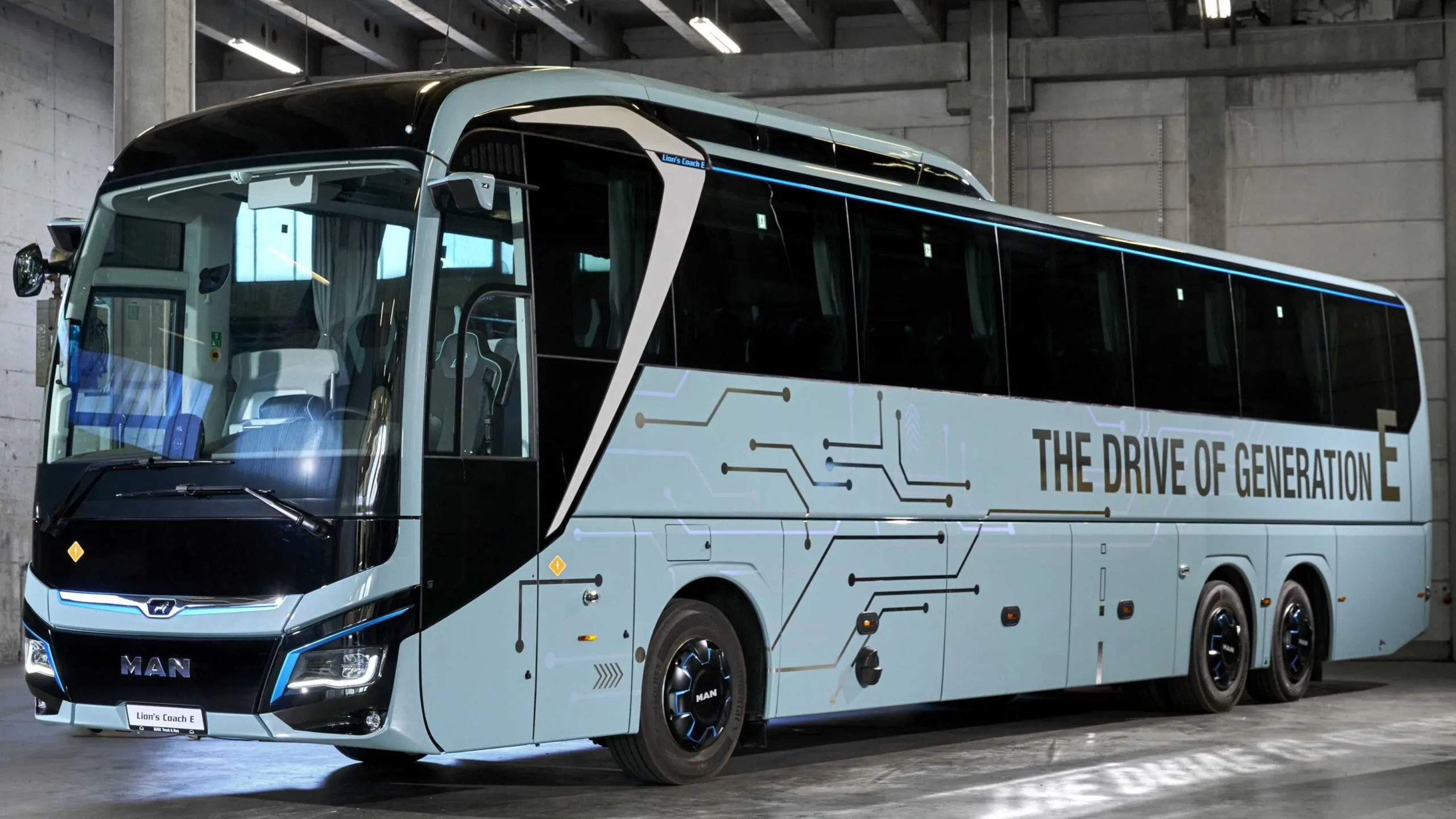 MAN’s first fully electric coach, the Lion’s Coach E.