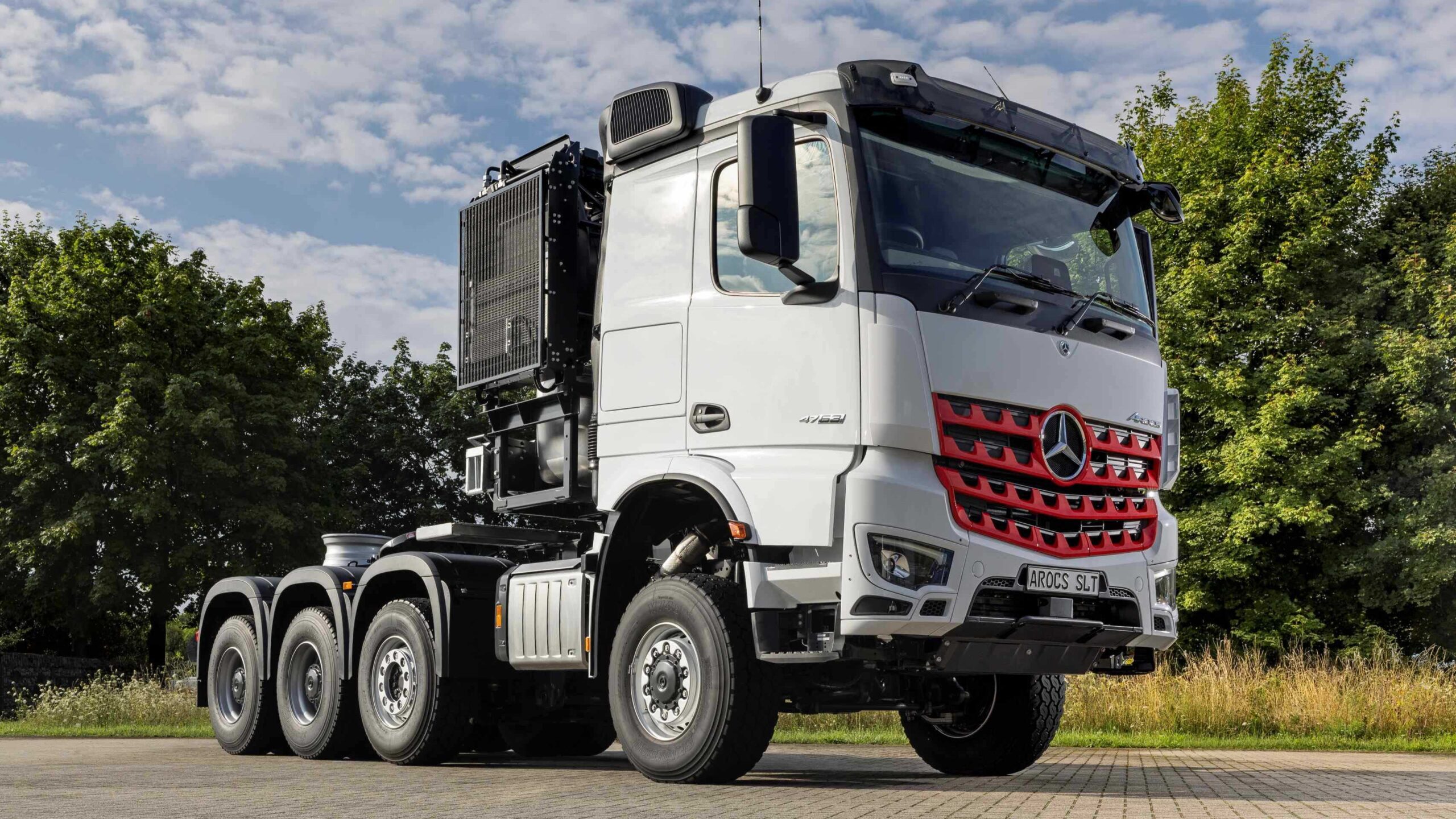 Daimler Truck Brings Arocs, Actros to Japan