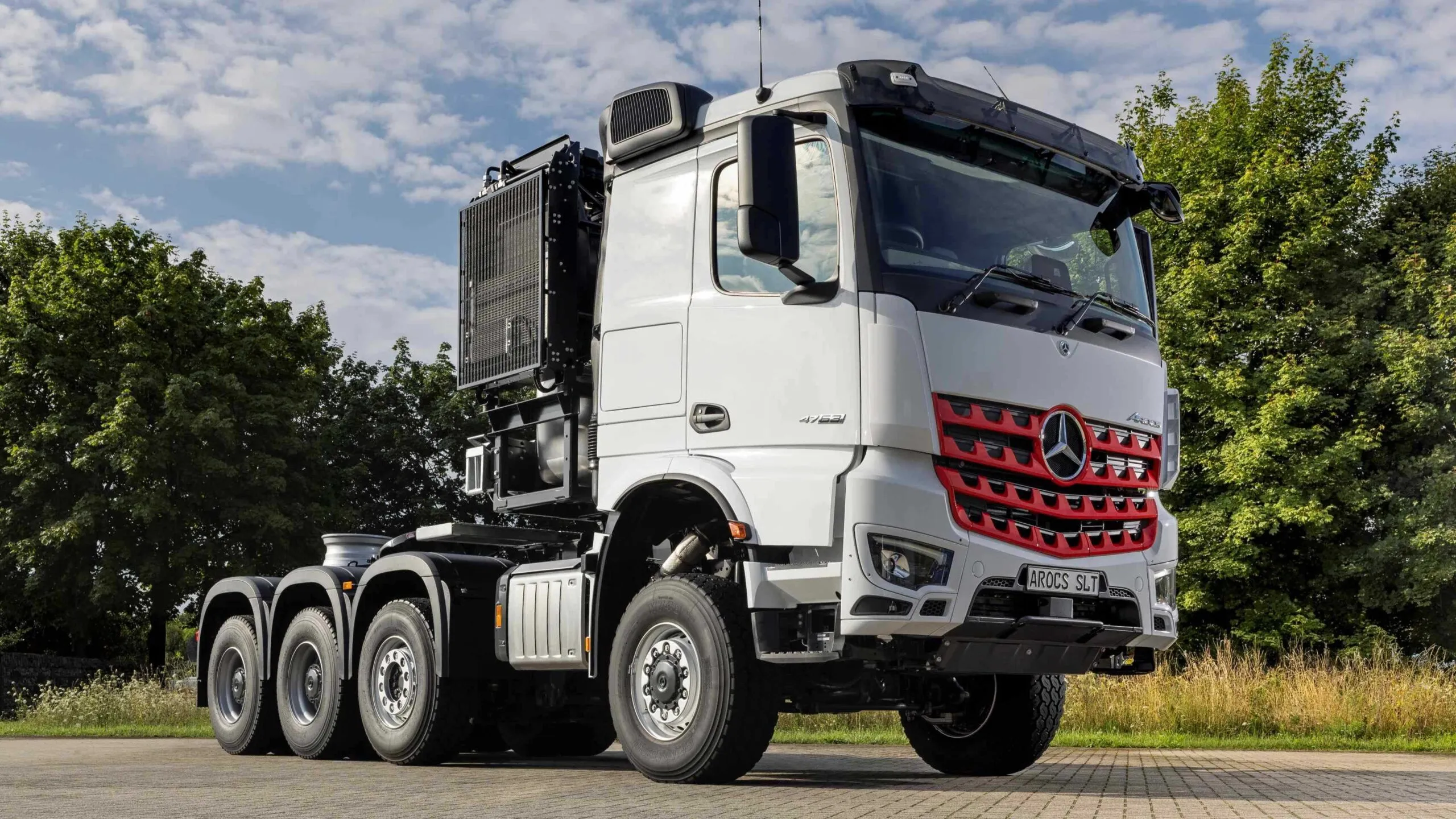 Mercedes-Benz Arocs 4763 8x6 heavy-duty truck