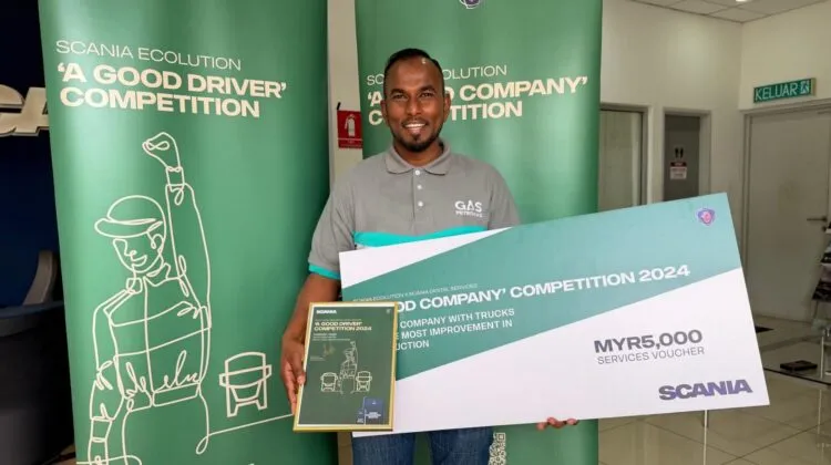 Scania Ecolution 2024 awards presentation for Mohd Sidek Amzah.