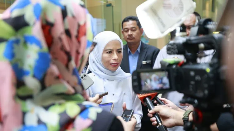 Malaysian Minister of Plantation and Commodities, Datuk Seri Dr Noraini Ahmad. (Photo Credit: Datuk Seri Dr Noraini Ahmad/Facebook)
