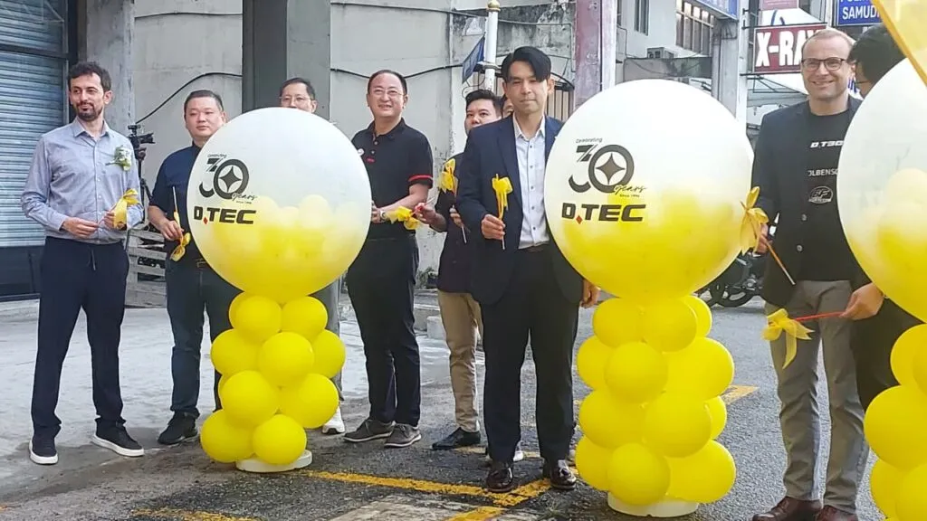 DTEC unveiling its giant billboard by releasing balloons into the sky. (Photo Credit: Yoga Cholandha)