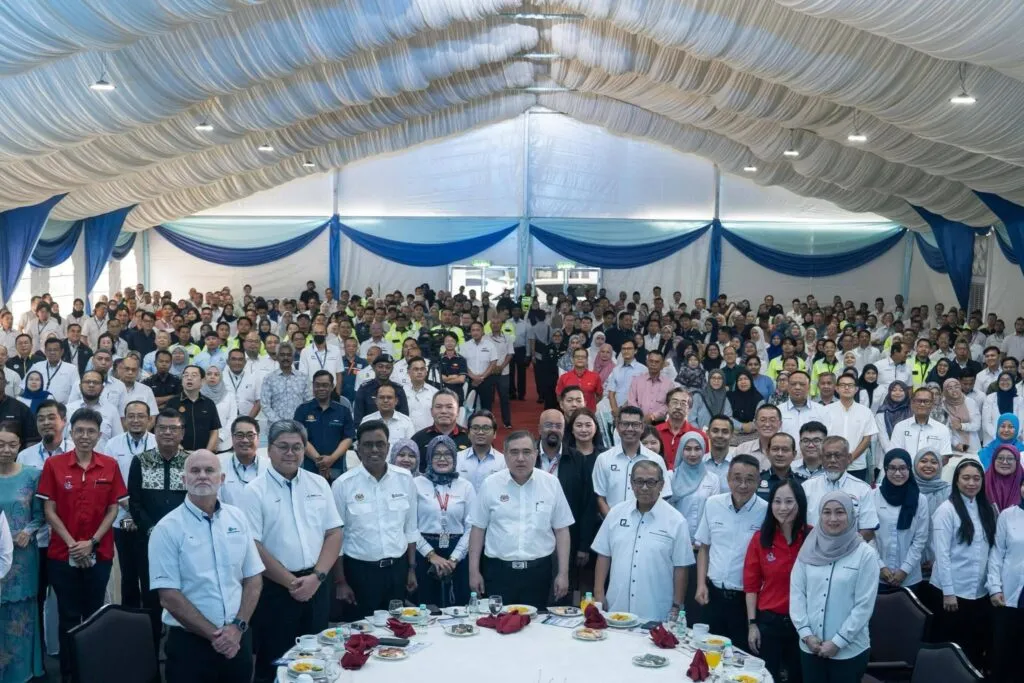 Participants of Program Dampingi Rakyat event in Johor. (Photo: JoTran/Facebook)