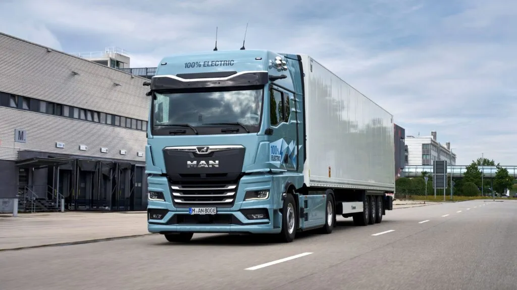 A light-blue MAN TGX heavy-series electric truck. (Photo: MAN Truck & Bus)