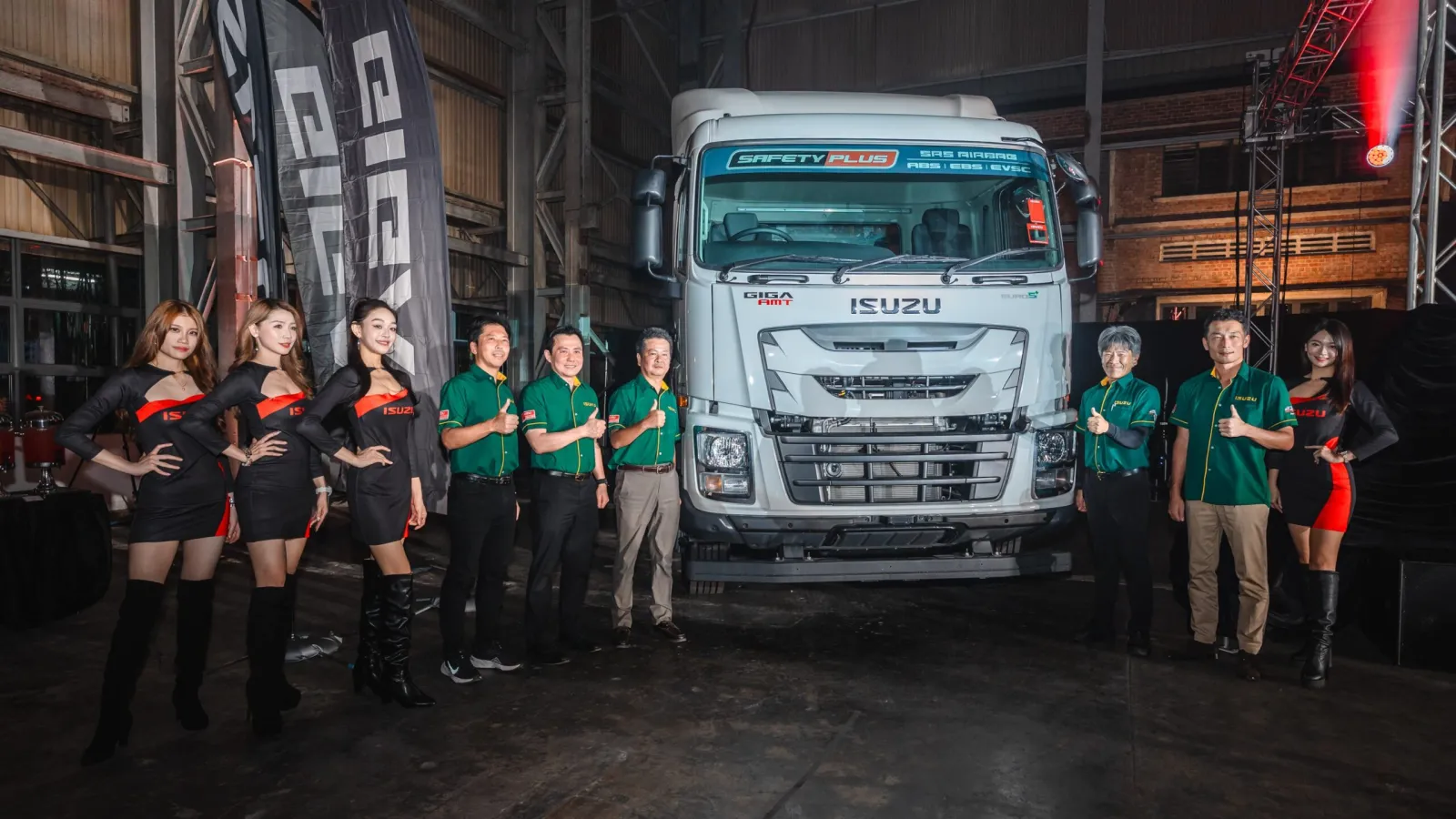 Isuzu Malaysia executives and brand ambassadors posing alongside a white Isuzu GIGA Euro 5 heavy-duty truck during the launch event. (Photo: Isuzu Malaysia)
